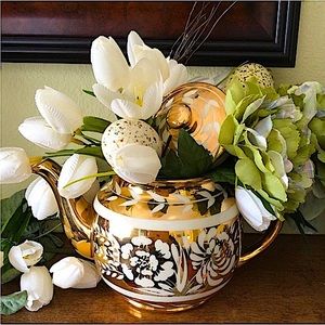 Sadler Vintage Gold Flower Ceramic Teapot
Nice